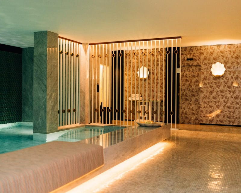 porto-relaxing-by-the-pool-sauna-and-steam-room