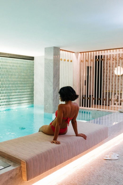 porto-relaxing-by-the-pool-sauna-and-steam-room