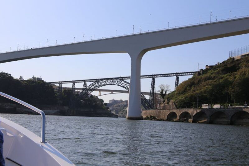 porto-river-douro-cruise-with-a-fisherman