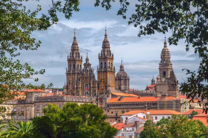 Porto: Santiago de Compostela and Valença do Minho Day Tour - Key Points