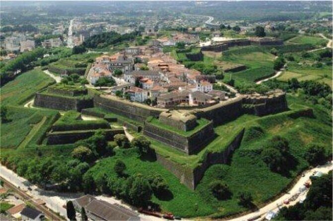Porto: Santiago de Compostela and Valença do Minho Day Trip - Key Points  