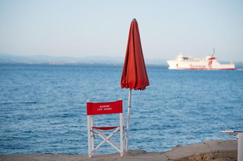 porto-santo-stefano-la-caletta-beach-club-cocktails-under-the-umbrella