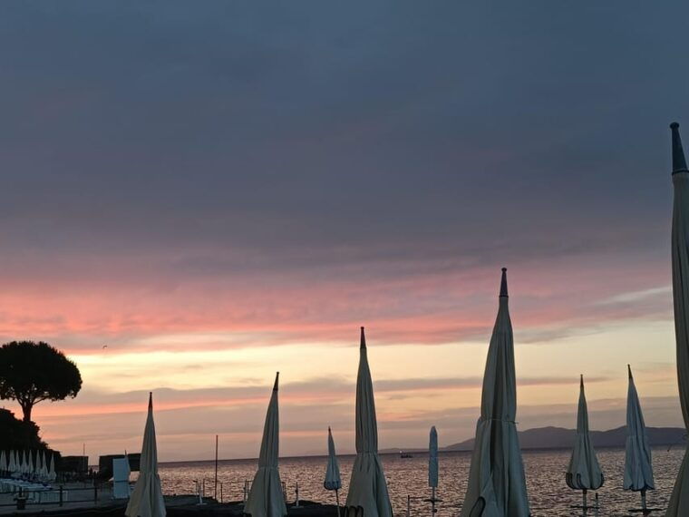 porto-santo-stefano-la-caletta-beach-club-cocktails-under-the-umbrella