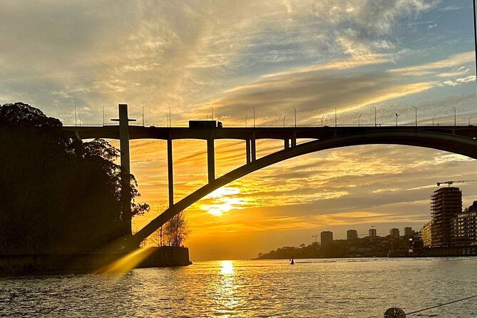 porto-shared-boat-tour-bridges-river-mouth-sunset