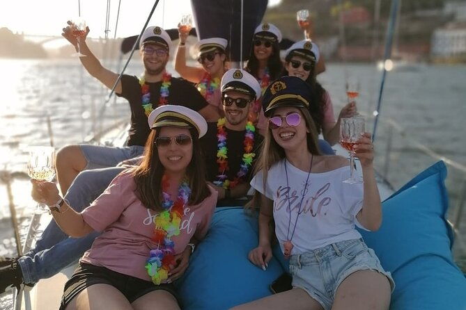 porto-single-party-on-a-charming-sailboat-with-welcome-drink