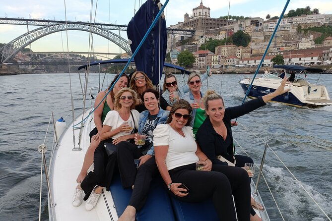 porto-single-party-on-a-charming-sailboat-with-welcome-drink
