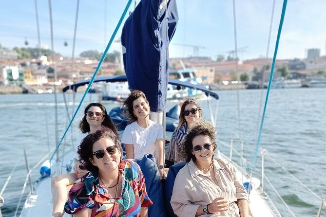 porto-single-party-on-a-charming-sailboat-with-welcome-drink