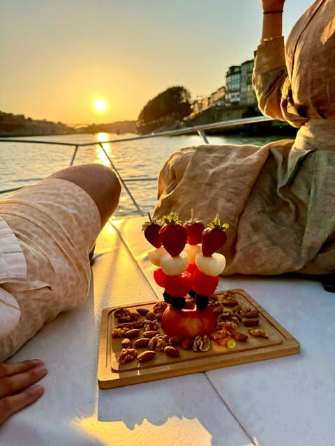 porto-tasting-boat-tour-bridges-river-mouth-wine-food