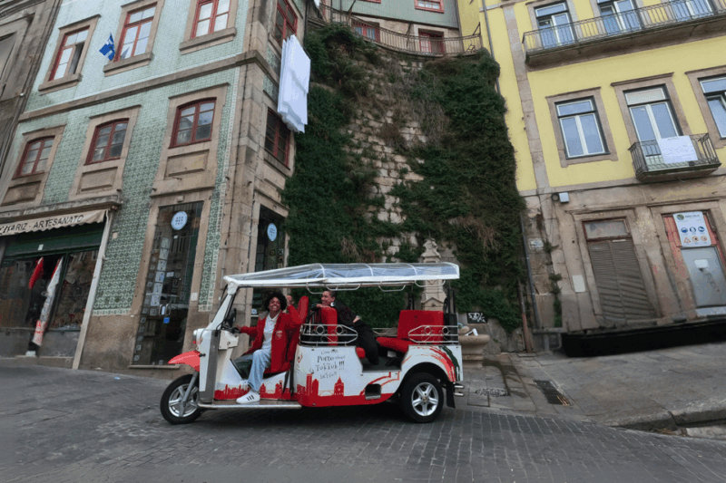 porto-tour-a-tour-a-thousand-stories-in-tuk-tuk-3h