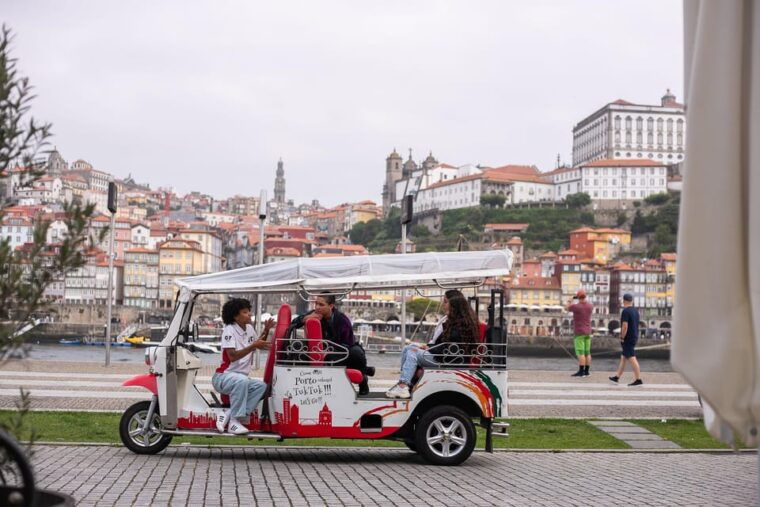 porto-tour-a-tour-a-thousand-stories-in-tuk-tuk-3h