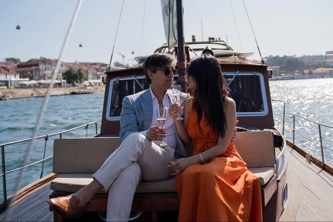 Porto: Tour on the Douro River in a Classic Boat - Introducing a charming way to see Porto
