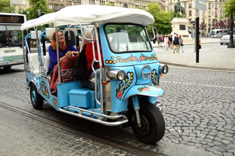 Porto: Tuk Tuk Tour with Olive Oil Tasting - Transportation and Comfort