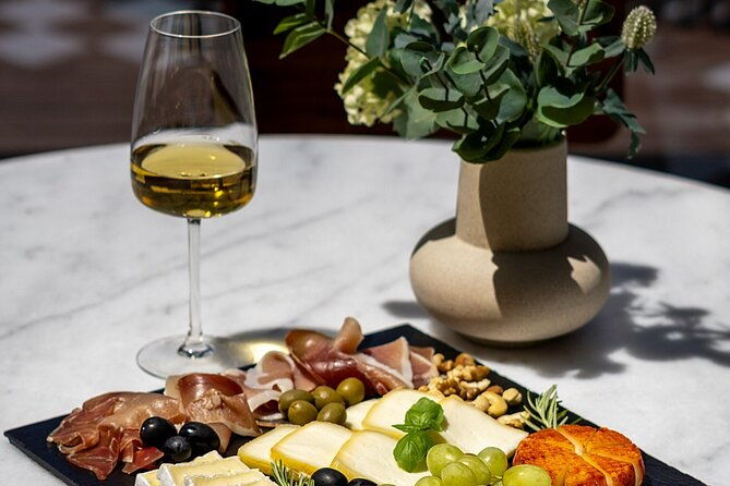 porto-wine-tasting-experience-with-portuguese-tapas-plate