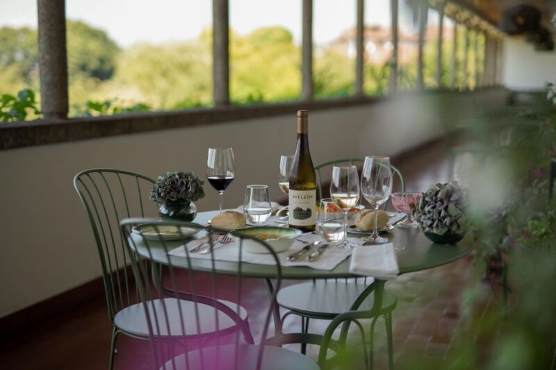 Porto: Wine Tastings (Green Wine) & Lunch & Porto Old Tour - The Traditional Portuguese Lunch