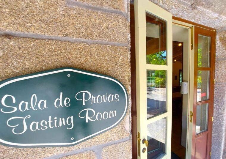 porto-wine-tastings-green-wine-lunch