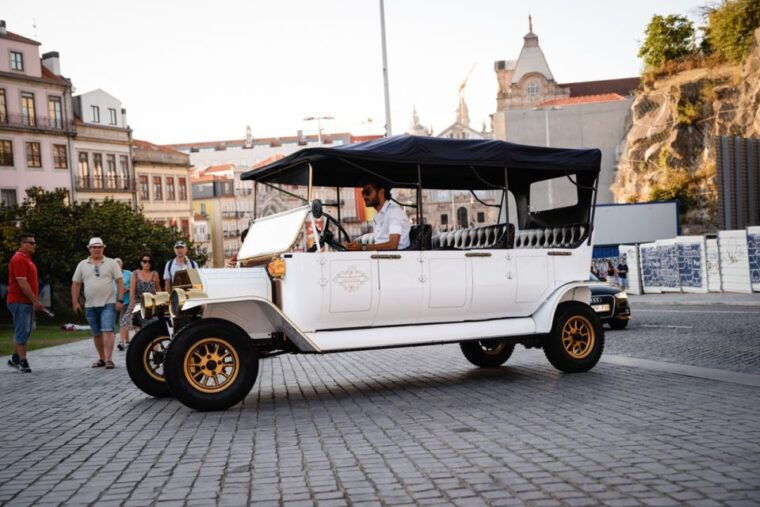 portoprivate-tour-of-the-historic-city-in-a-classic-ford-t
