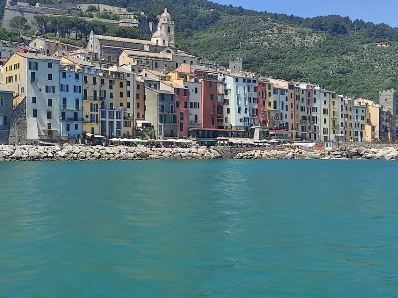 portovenere-aperitif-on-a-boat-at-sunset