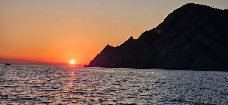 Portovenere: Sunset Boat Tour with Aperitivo - Authenticity and Reviewer Insights