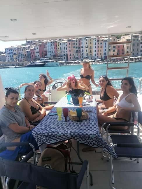 Portovenere:Gulf Poet & Islands private boat trip with meal - The Atmosphere: Music, Aperitif, and Relaxation