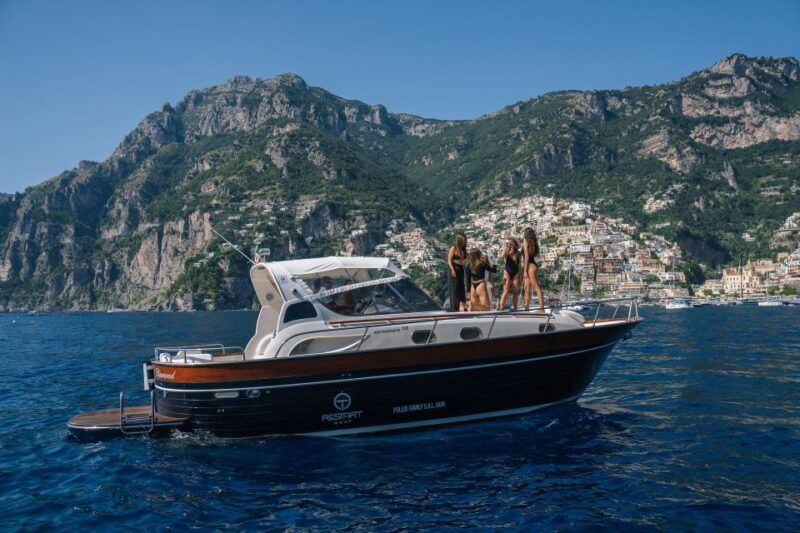 positano-boat-tour-of-capri-with-drinks-and-snacks-2