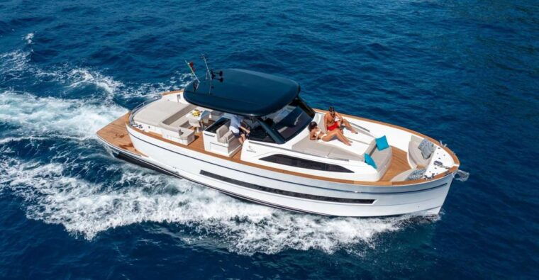 positano-boat-tour-of-capri-with-drinks-and-snacks-2