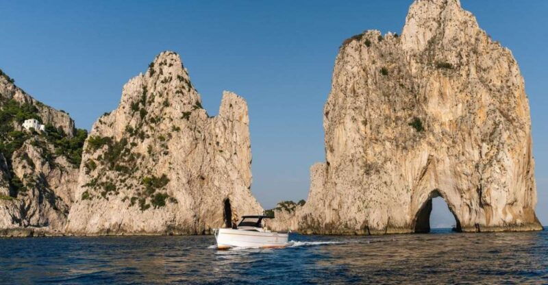 positano-boat-tour-of-capri-with-drinks-and-snacks