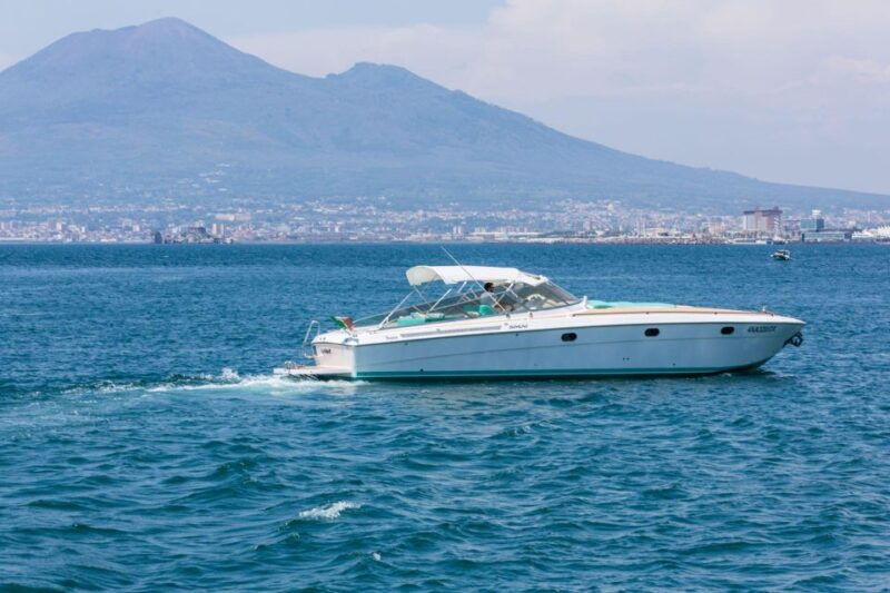 positano-boat-tour-of-capri-with-drinks-and-snacks