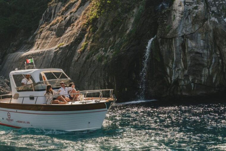 positano-boat-tour-of-capri-with-drinks-and-snacks