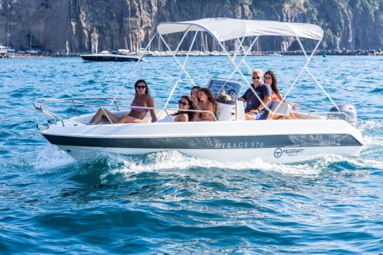 positano-boat-tour-of-capri-with-drinks-and-snacks