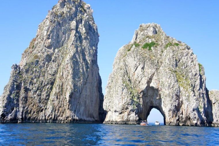 positano-private-boat-cruise-to-capri-island-blue-grotto