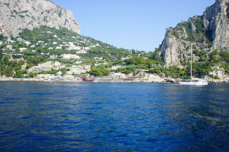 positano-private-boat-cruise-to-capri-island-blue-grotto