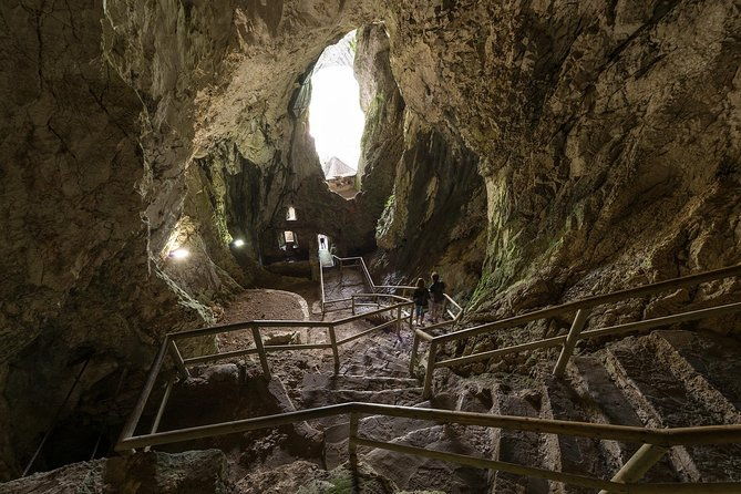 postojna-cave-predjama-castle