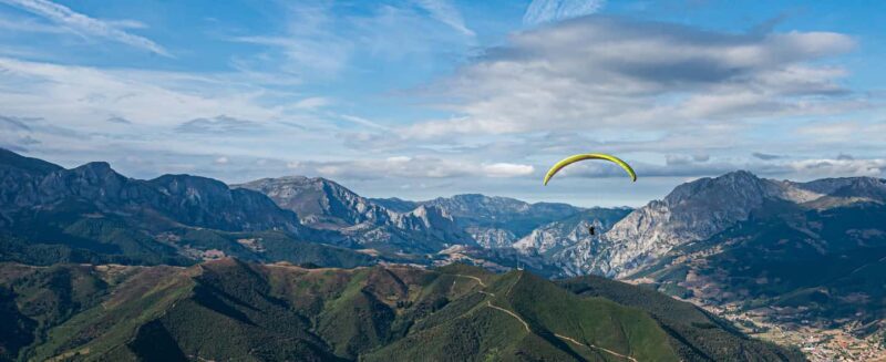 Potes: Paragliding in the Picos de Europa with professional pilots - Who Will Love This Experience?