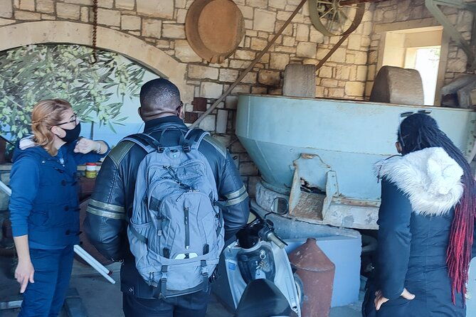 pottery-honey-olive-oil-experience