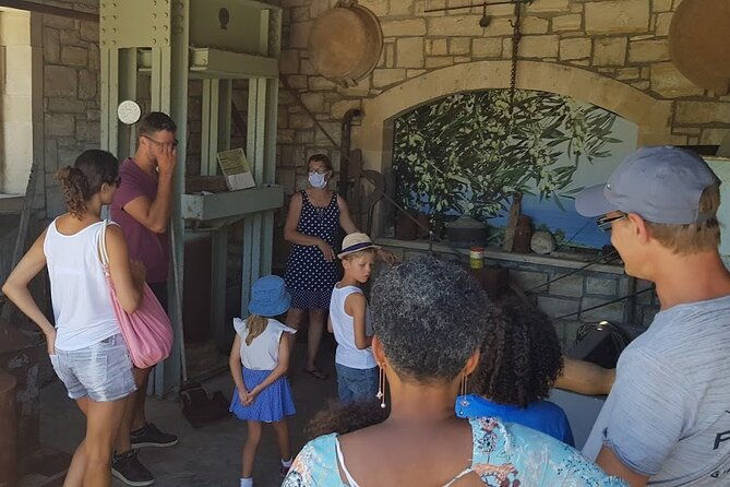 pottery-honey-olive-oil-experience