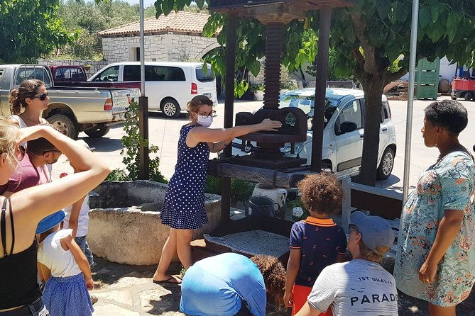 pottery-honey-olive-oil-experience