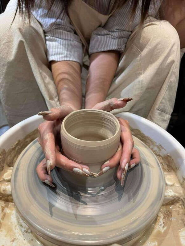 pottery-with-local-artist-fast-firing-ships-worldwide