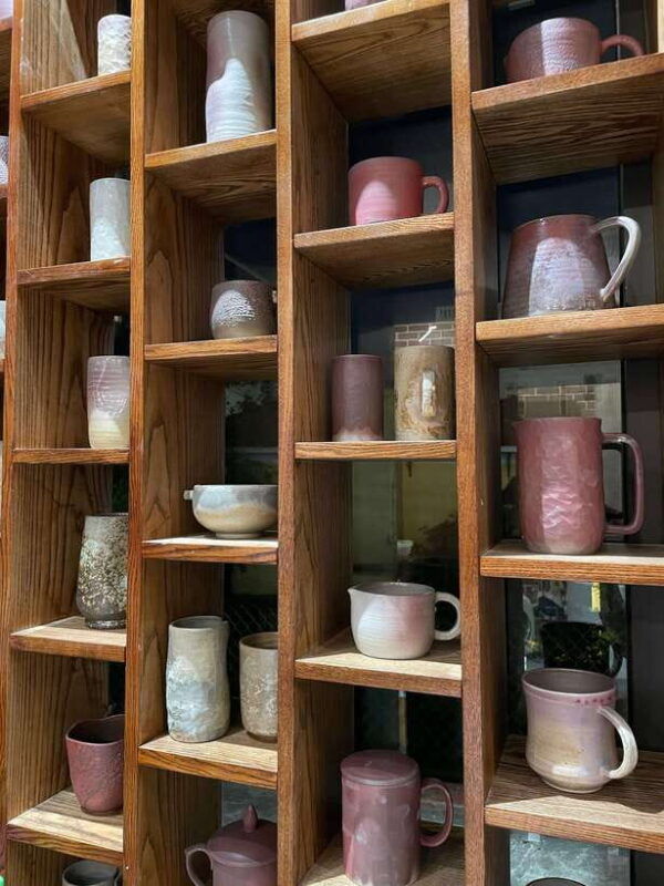 pottery-with-local-artist-fast-firing-ships-worldwide