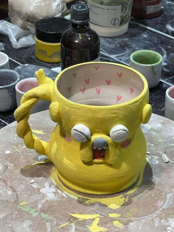 pottery-with-local-artist-fast-firing-ships-worldwide