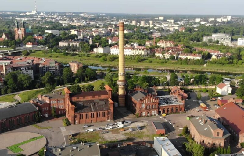Pozna: Drone Lesson with Instructor and City Tour - FAQs