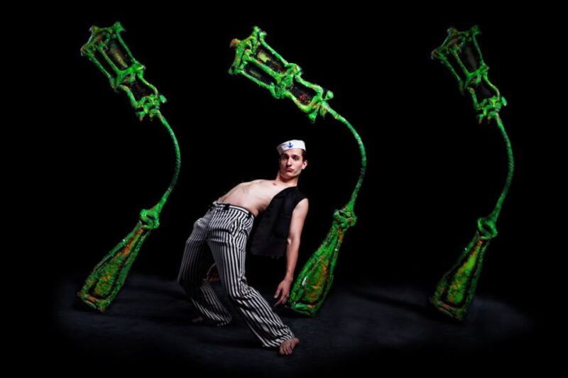 prague-1-5-hour-black-light-theater-srnec-performance