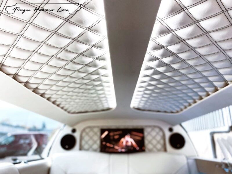 prague-1-hour-vintage-limousine-rental