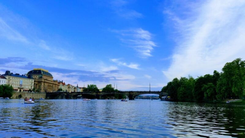 prague-2-hour-lunch-cruise-on-the-vltava-river