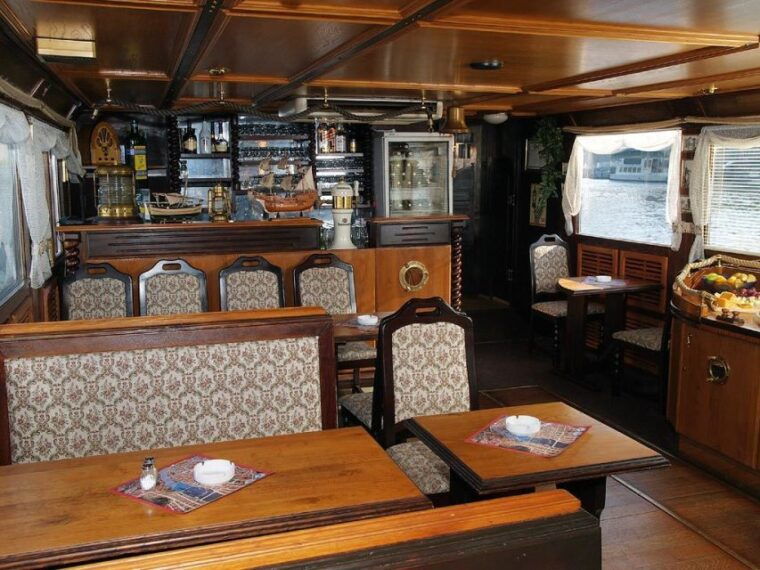 prague-2-hour-lunch-cruise-on-the-vltava-river
