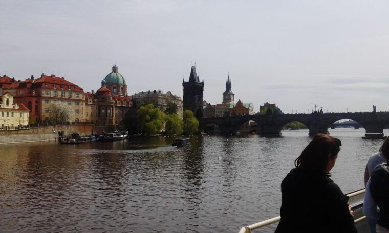 prague-2-hour-lunch-cruise-on-the-vltava-river