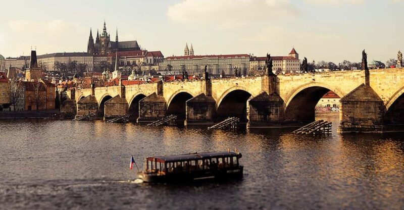 prague-2-hours-city-tour-1-hour-boat-cruise
