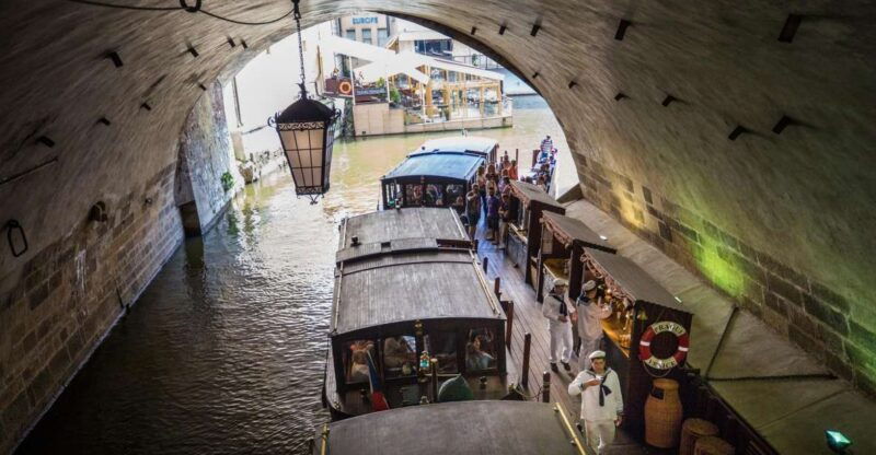 prague-3-hour-castle-grounds-walking-tour-and-river-cruise