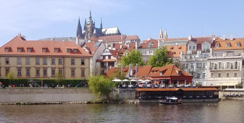 prague-3-hour-evening-river-cruise-with-dinner