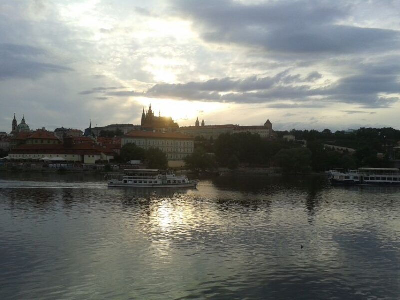 prague-3-hour-evening-river-cruise-with-dinner