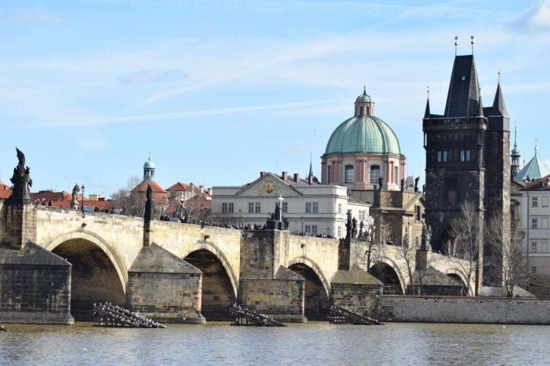 prague-3-hour-evening-river-cruise-with-dinner